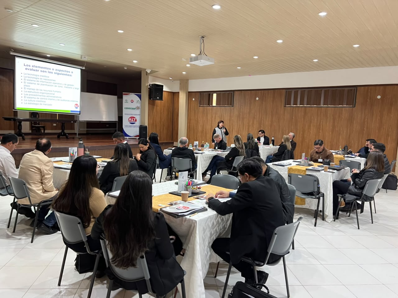 Escuela de Gerentes con Especialidad en Gerencia Administrativo-Financiera