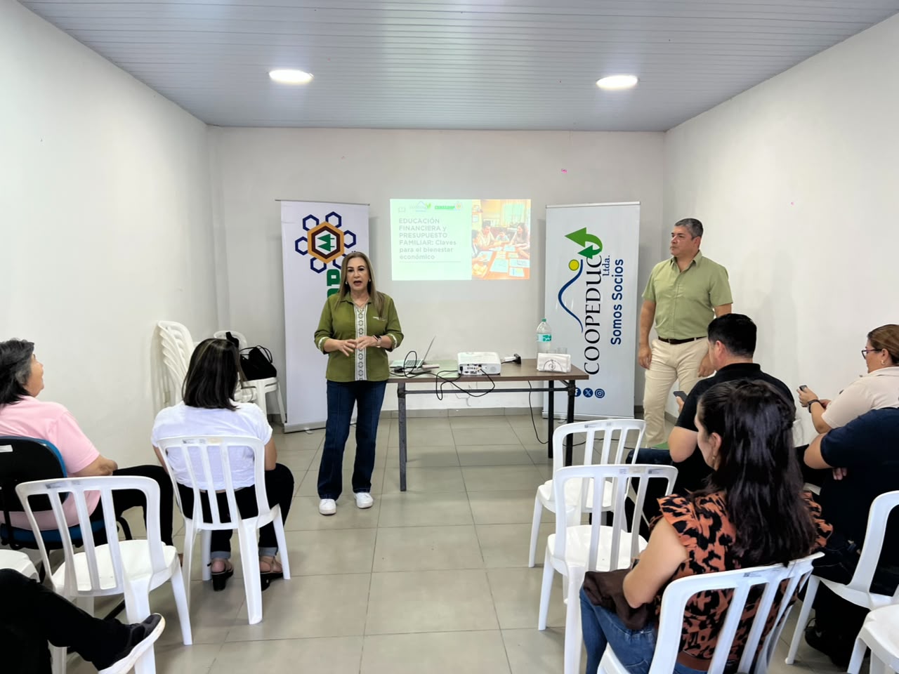 Ciclo de charlas con COOPEDUC sobre presupuesto familiar y finanzas personales