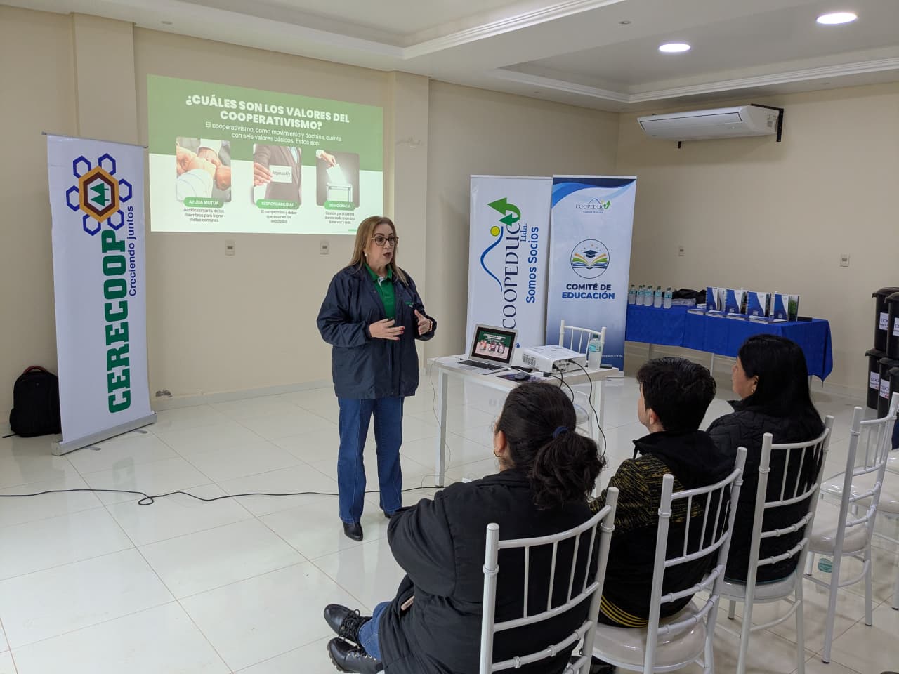 Ciclo de charlas con COOPEDUC sobre presupuesto familiar y finanzas personales