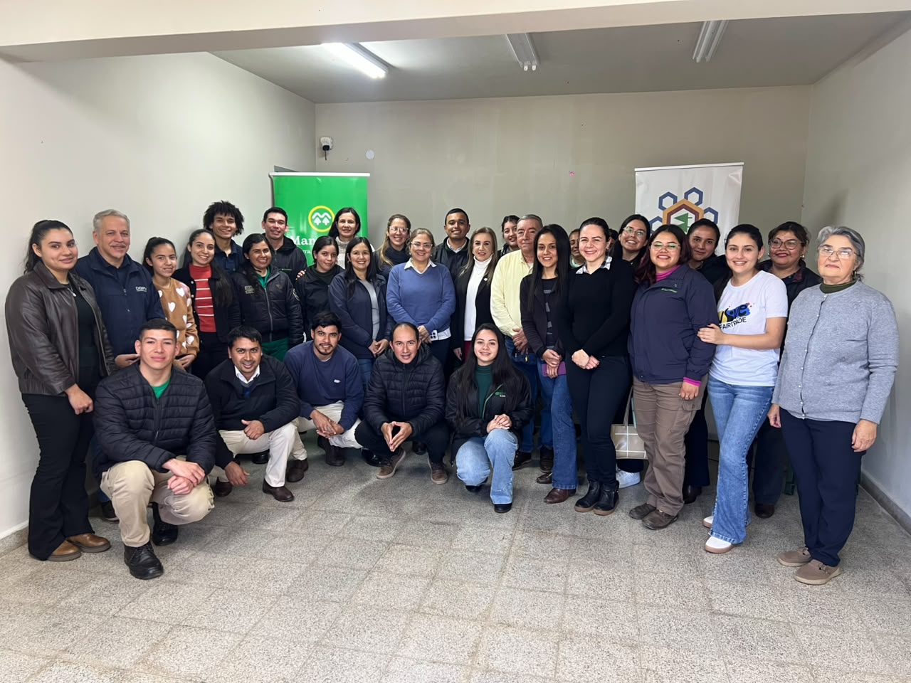 Talleres de liderazgo y oratoria en Manduvirá y Capiibary